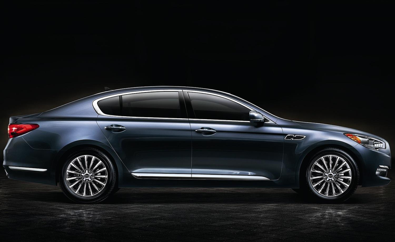 Illustration for article titled Hyundai Revealed a Kia K900 and Called it "Genesis"